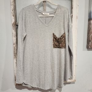 Long sleeve with leopard pocket
